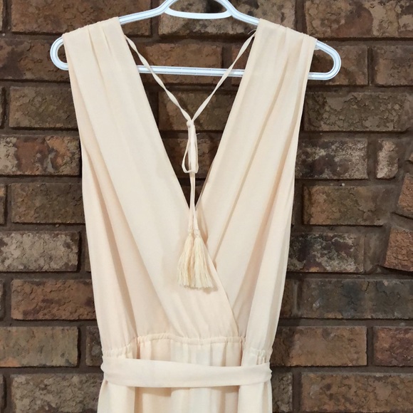🆕Gorgeous crepe cream jumpsuit❤️New with tags⭐️ - Picture 6 of 10